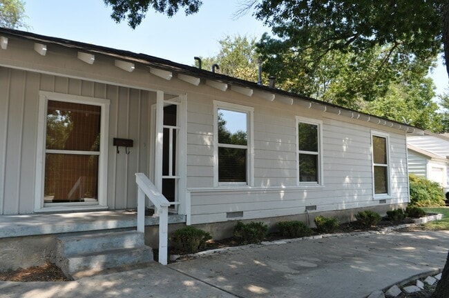 Building Photo - 1416 Easton Rd