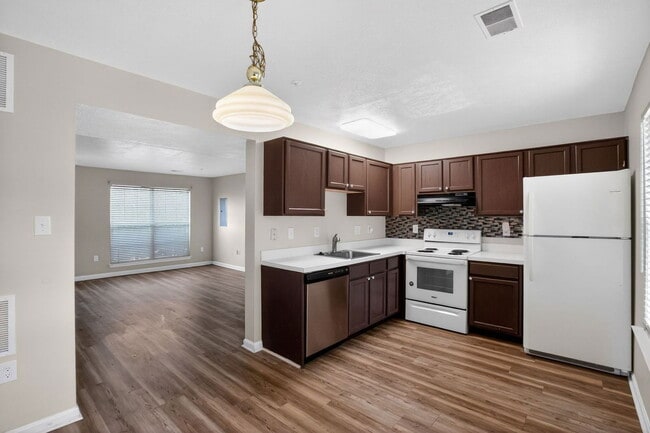 Photo - 46095 Maria Way