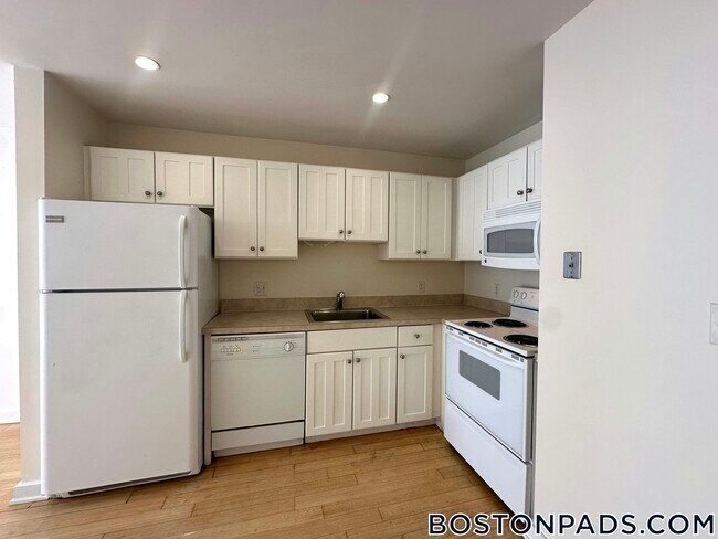 40 Boylston St Unit 403