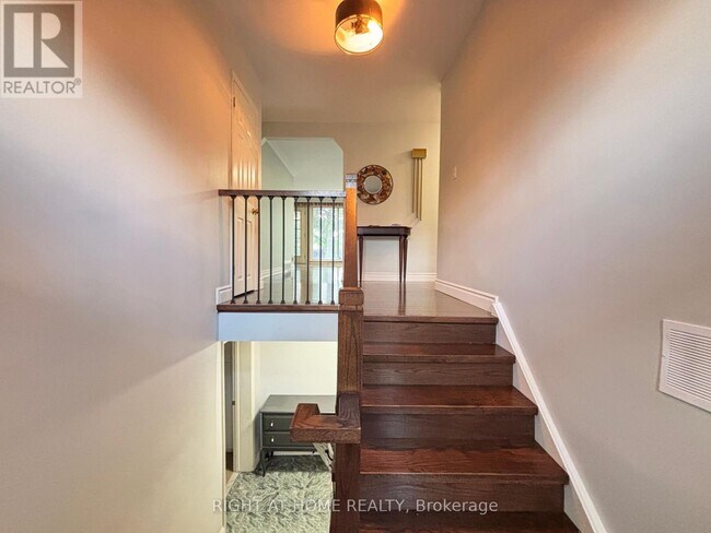 Photo - 220 Newton Dr