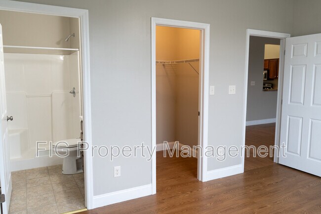 Photo - 136 Stonegate Circle