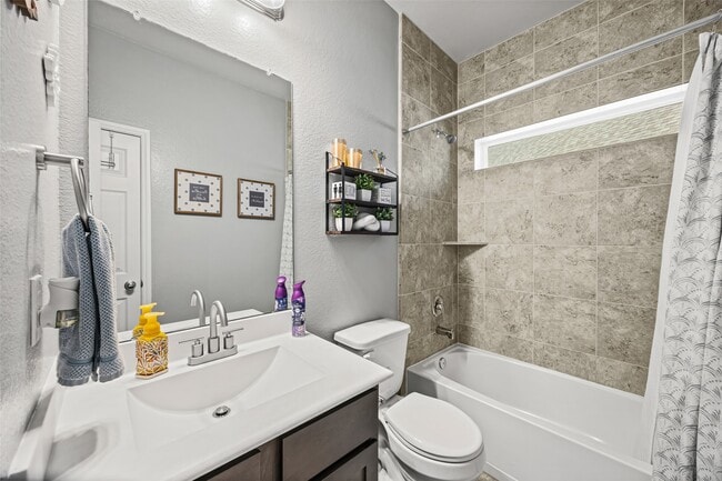 Photo - 126 Polar Bear Trl