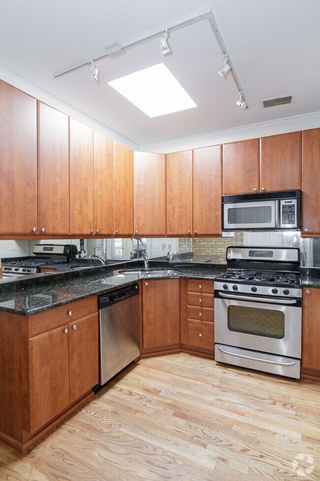 Building Photo - 624 W Roscoe St Rental