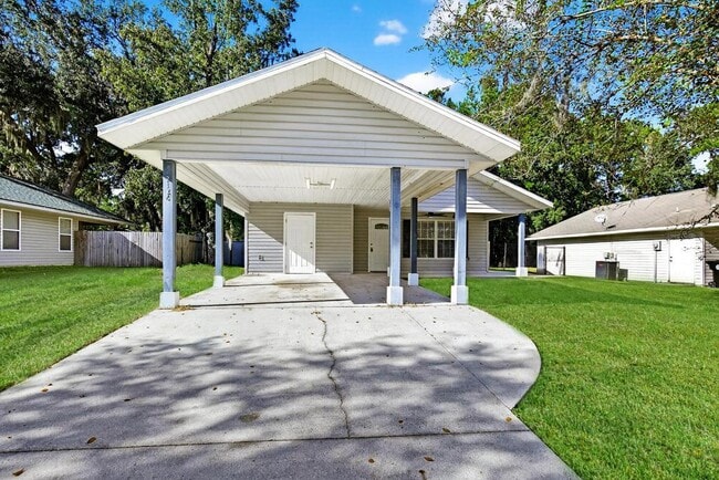 Photo - 2126 Center Way