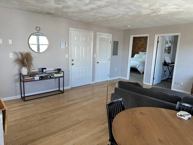 Photo - 314 E 8th St