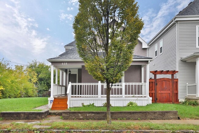 Photo - 628 E Whittier St