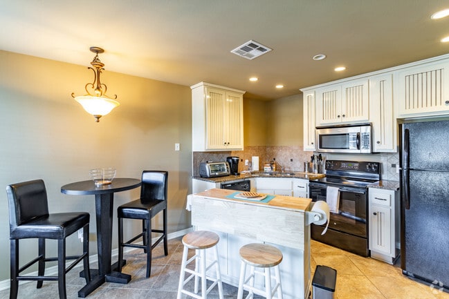 1BR, 1BA w/ Sunroom - 794SF - Silver Sands Luxury Living