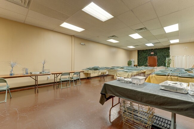 Photo - Spring Glen Business Center Unidad B5- Church