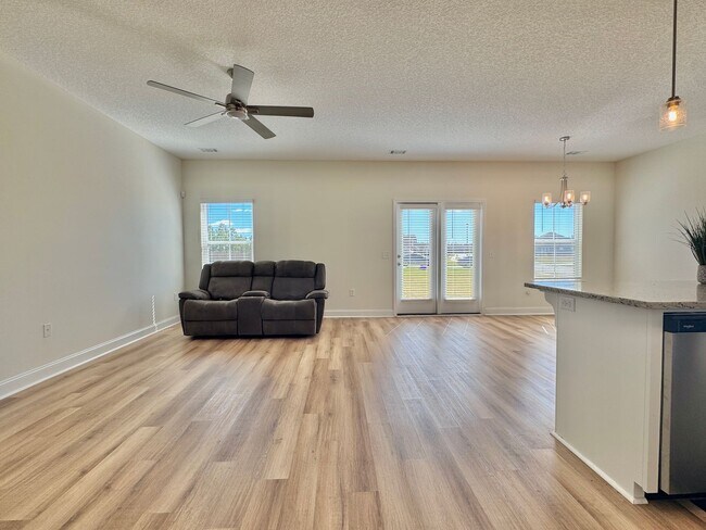 Photo - AVAILABLE NOVEMBER [PET FRIENDLY]