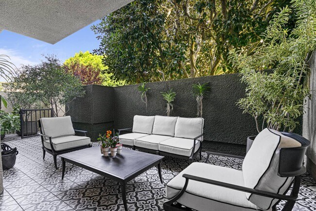 Photo - 2237 Century Hill