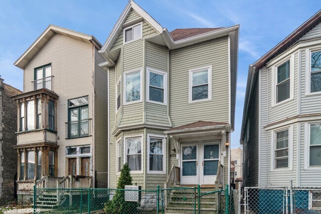 Photo - 1656 N Richmond St Casa
