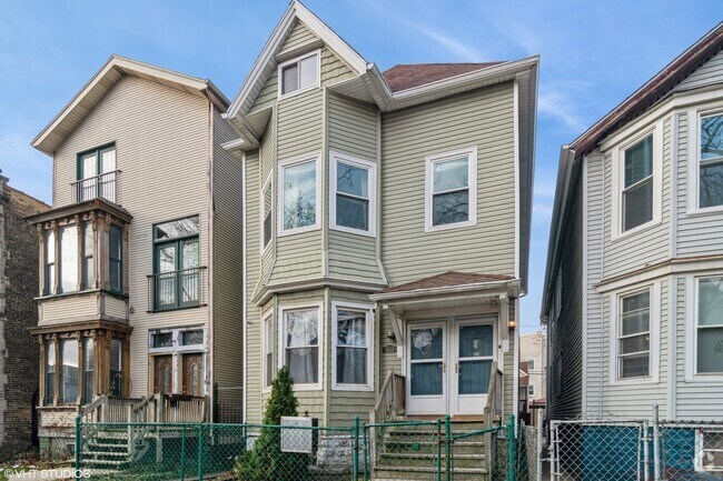Building Photo - 1656 N Richmond St Rental