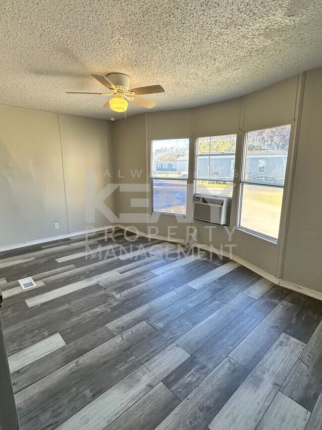 3 bedroom Mobile Home Now Available! - 3 bedroom Mobile Home Now Available!