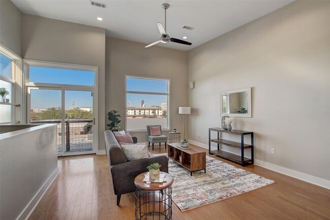 1702 S Lamar Blvd Unit 11