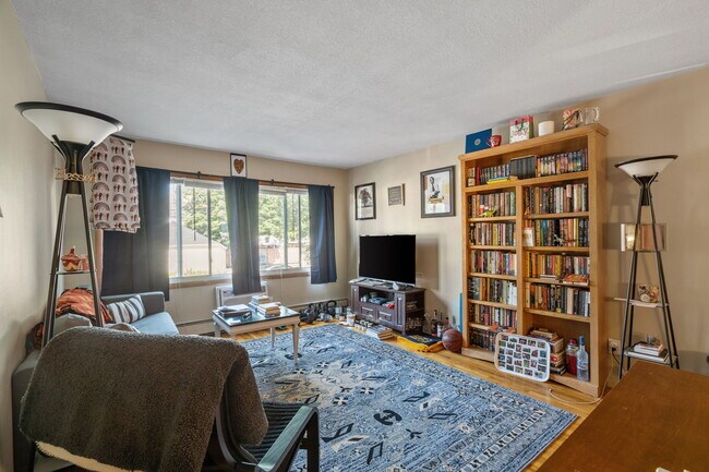 Photo - 3332 Hennepin