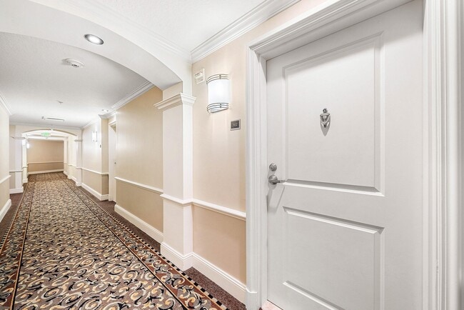 Building Photo - 403 S Sapodilla Ave Unit 302