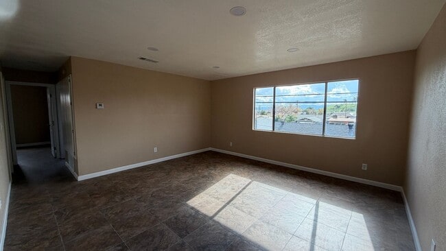 Photo - Three Bedroom Two Bathroom Apartment in San Bernardino! Unidad 10