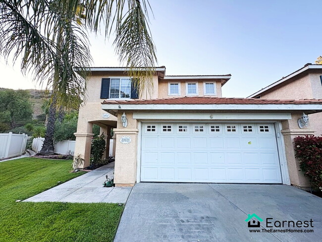 Charming 4-Bed/2.5-Bth Home in Prime Santa... - Charming 4-Bed/2.5-Bth Home in Prime Santa...
