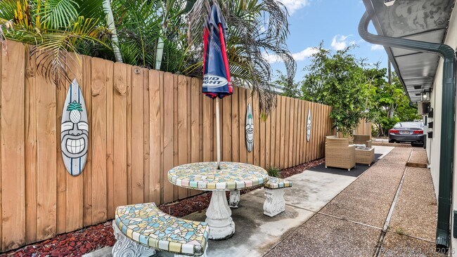 Photo - 1637 Taft St