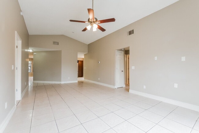 Photo - 297 Chicago Woods Cir