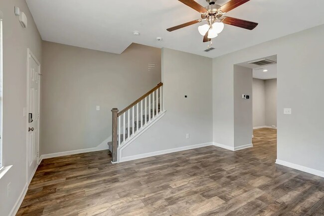 Photo - 1752 Sprucedale Dr