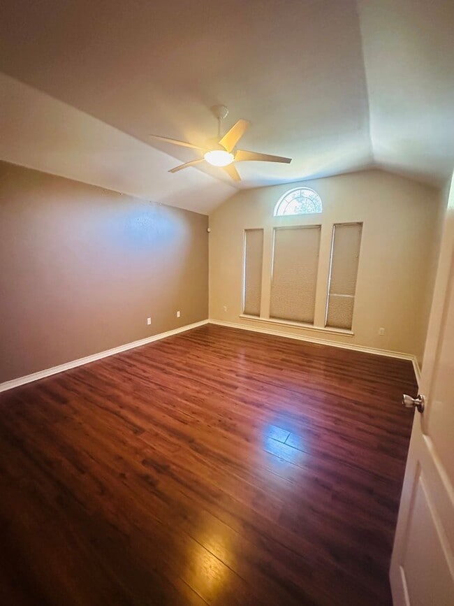 2509 Windblown Dr