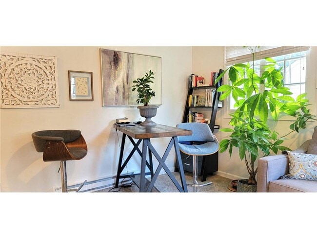 Building Photo - 2335 Hemlock Ln N