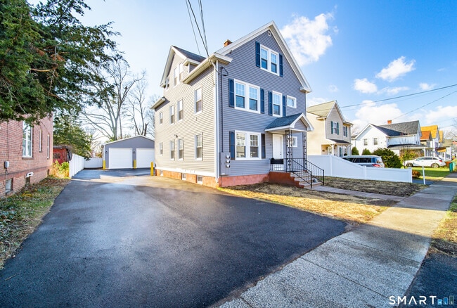 Building Photo - 51 Wallace Row Unit 3rd Floor