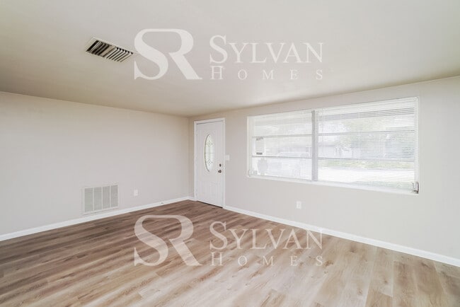 Photo - Lease today! No extra charge for contentme...
