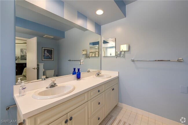 Building Photo - 5809 Glencove Dr Unit 905 Rental