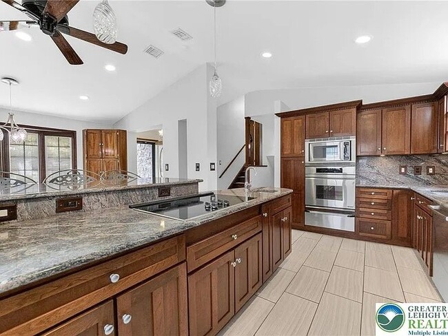 Photo - 6404 Fir Rd