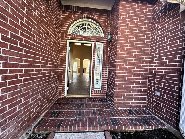Photo - 19043 Country Square Dr House