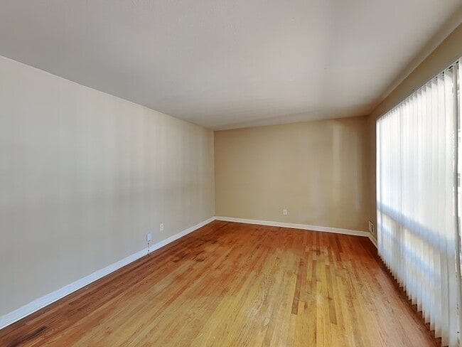 Photo - 1407 Palmer Pl SW