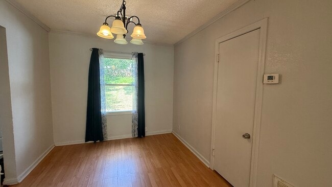 Photo - 1009 N Market Ave