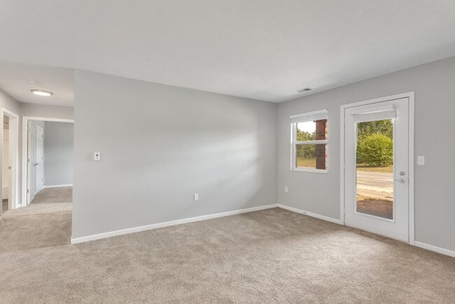 Clean, neutral living spaces with plush carpeting and fresh white walls provide the perfect canvas for your personal style, professionally managed by Highlands Vista Group.