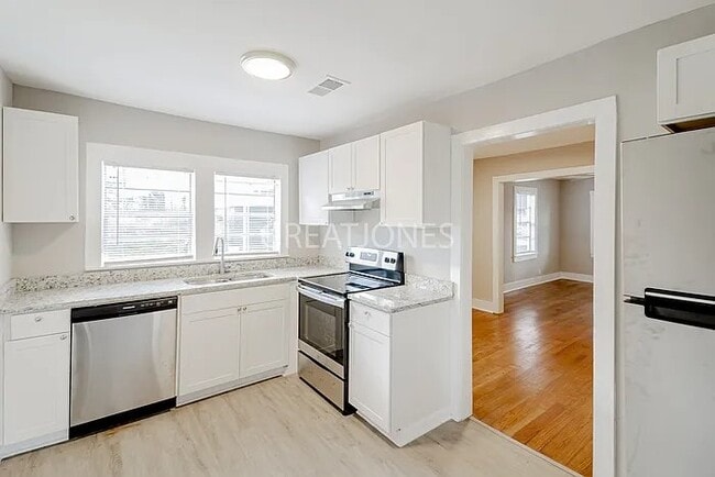 Photo - 707 19th St S