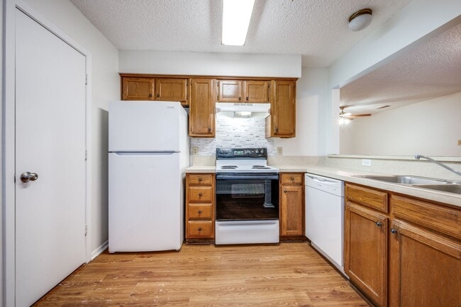 Photo - 325 Casie Ct