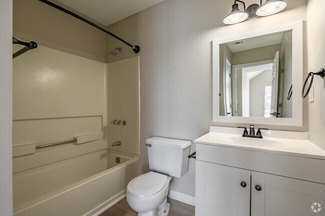 2BR, 2BA - 1048SF