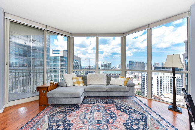 Building Photo - 645 N Kingsbury St Unit #2109 Rental