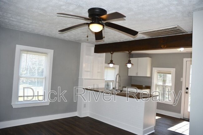 Photo - 211 W 10th St