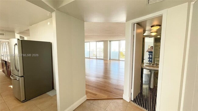 Photo - 3703 NE 166th St Unit 602