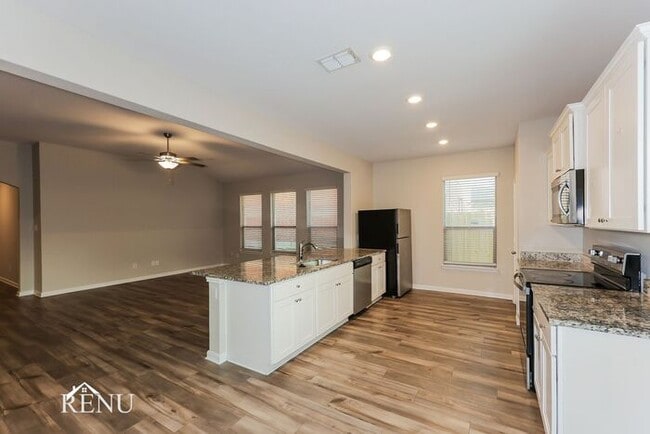 Photo - 2025 Hialeah Dr