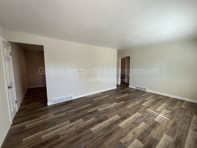 Photo - 543 S 1st Way