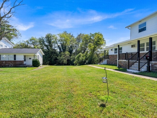 Photo - Oak Ridge 37830 - 3 bedroom 2 bath duplex - call Chad Weeks 865-567-6193