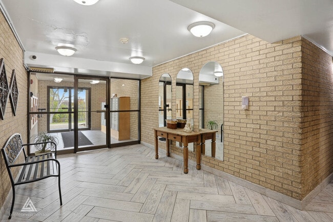 Photo - 7301 Willow Springs Rd