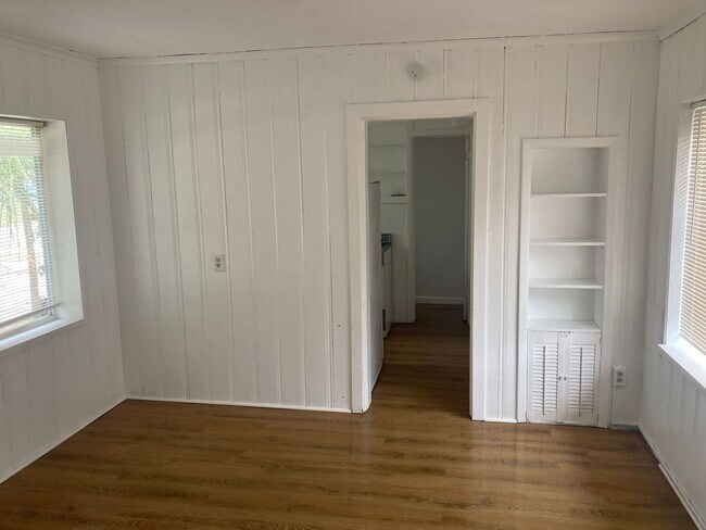 Photo - Adorable 1 bedroom near Kenwood!
