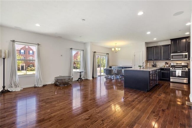 Photo - 2020 Connecticut Ln