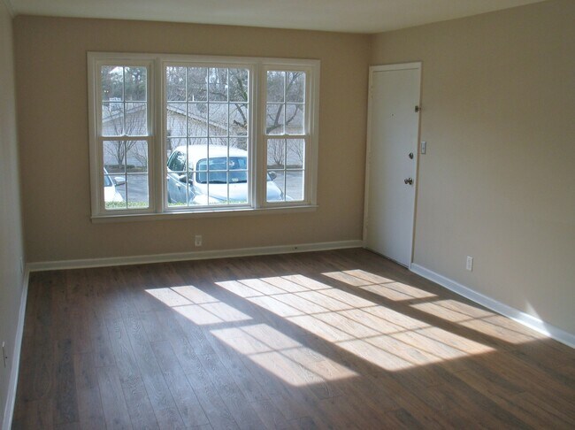 Photo - Refurbished & Like New Conveniently Locate... Unit 1
