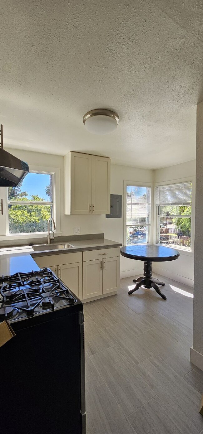 Photo - Enchanting & Sunlit Upstairs Unit – Recent... Unit A