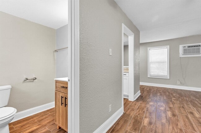 Building Photo - 1423 Hawthorne St Unit 5